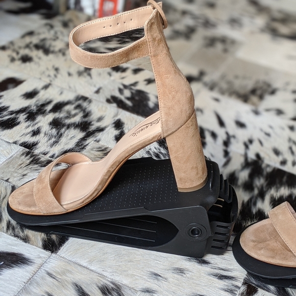 Tan open toe ankle strap sandal - Picture 2 of 7